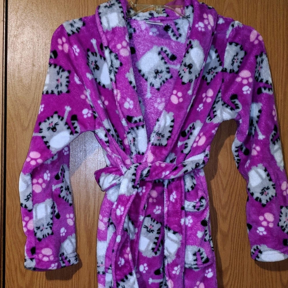 Girl's bathrobe